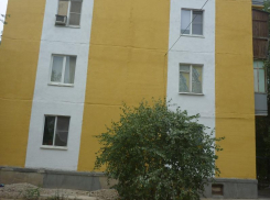 В Волжском завершили капремонт фасада дома на улице Советской