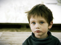 В Волжском местная жительница жестоко обращалась со своими несовершеннолетними сыновьями