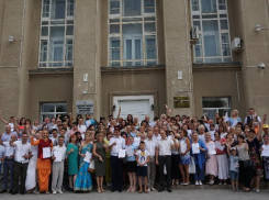 Триста волжан получили благодарственные письма