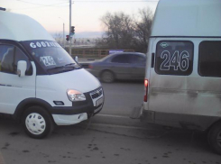 В Волжском пенсионерка «бросилась» под колеса маршрутки №246