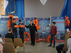 Волжских школьников научили спасать утопающих