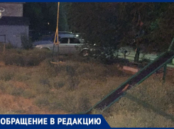 Поросла травой детская площадка в Волжском: видео