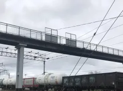 Отремонтировали пешеходный мост на станции «Волжский»