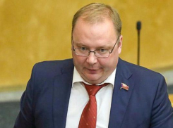 Коммунист Паршин покинул здание суда в карете скорой помощи