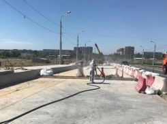 В Волжском на путепроводе ведутся работы стоимостью больше миллиарда рублей