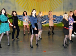 Участницы «Миссис Волжский» танцуют и готовятся стать звездами караоке