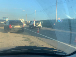 Пробка сковала выезд из Волжского из-за страшной аварии: фото, видео