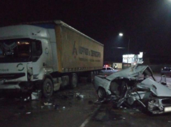 В Волжском при лобовом столкновении погиб водитель