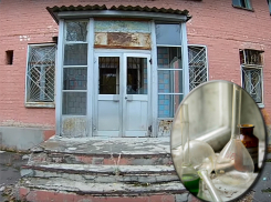 Забытые пробирки и амбулаторные карты: заброшенное здание медсанчасти запечатлел волжанин 