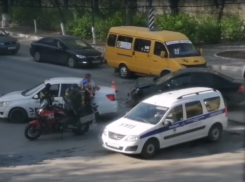 Ремонт дорого обойдется: столкновение иномарок в Волжском попало на видео