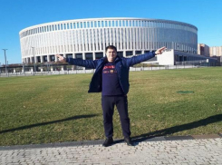 Лучшего друга Геннадия Сафарова поздравляет большая компания друзей