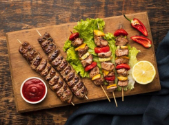 Сочный шашлык, домашняя выпечка, кавказское гостеприимство: все это в «Шашлычной на бульваре»