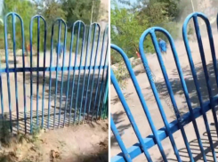 В Волжском рабочие освоили новую технологию покоса травы без травы 