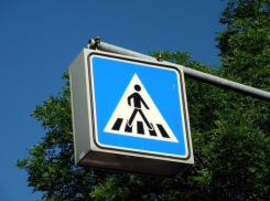 Водитель на KIA сбил 37-летнюю женщину в Волжском: пострадавшая в больнице