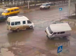 Волжский лихач перевернулся на «буханке» - видео ДТП