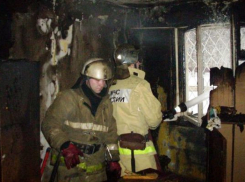 При пожаре на севере Волгограда найдена пенсионерка с перерезанным горлом