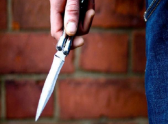 Пьяного дебошира в Волжском за мат порезали перочинным ножом