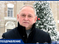 Мэр Волжского Игорь Воронин поздравил горожан с Новым 2022 годом 