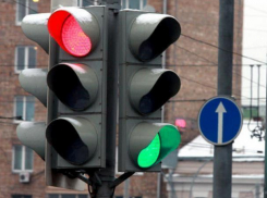 Комбинат благоустройства напутал с починкой нужного светофора в Волжском