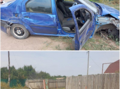 В Волжском пьяный лихач врезался в забор: в салоне находилась 6-летняя девочка
