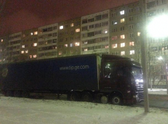 В Волжском нашли 14 большегрузов и маршруток, ночующих возле дороги