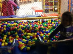 Перелом костей черепа получил малыш во время игр в ТЦ Волгограда