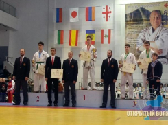 Волжский каратист завоевал кубок в Международных соревнованиях
