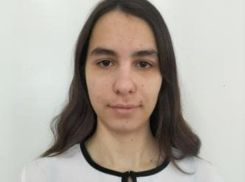 В Волжском 15-летняя художница Оля осталась без семьи: в поисках приемных родителей 