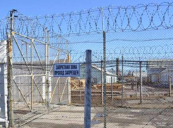 Пристав получил реальный срок за то, что помог алиментщику продать авто в Волжском