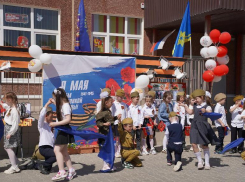 В Волжском стартовала патриотическая акция «Синий платочек»