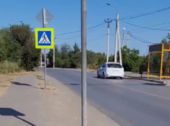 Зебру видишь? А она есть: в Волжском жители не могут перейти дорогу из-за отсутствующей разметки