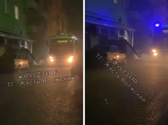 В Волжском загорелся подвал в доме-тысячнике