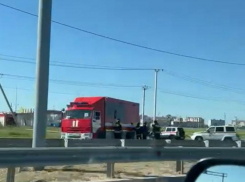 Водитель большегруза пострадал в пожаре на заправке в Волжском