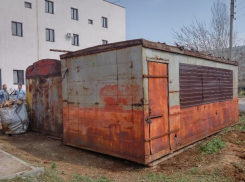 Городские власти заставили волжан выбросить кучи мусора и ржавые вагончики 