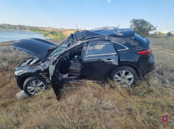 Влетел на «Инфинити» в «КамАЗ» в Волжском