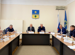 В Волжском провели прием жителей аварийных домов с участием руководства СК и администрации