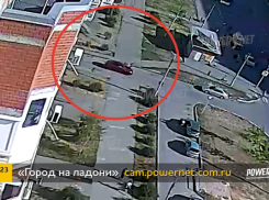 Курьера на велосипеде сбила машина в Волжском: видео