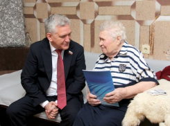 Живая легенда Волжского: 100-летняя ветеран Сталинградской битвы принимает поздравления с Днем Победы