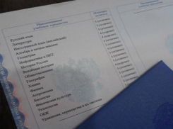 Выпускники  в Волжском получили аттестаты
