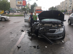 Чудом избежали трагедии: три автомобиля разбились в Волгограде 