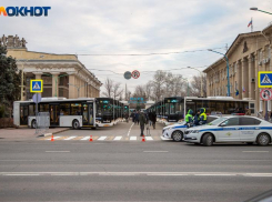 Губернатор Андрей Бочаров и глава города Игорь Воронин приняли участие в передаче нового транспорта в Волжском: видео