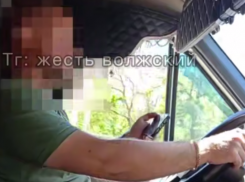 Водитель маршрутки №218 устроил киносеанс за рулем и попался волжской полиции