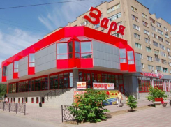В Волжском решили обустроить парковочный карман у «Зари»