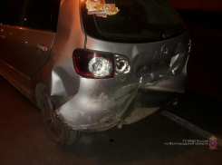 Две иномарки попали в аварию на вечерней улице в Волжском: есть пострадавшие