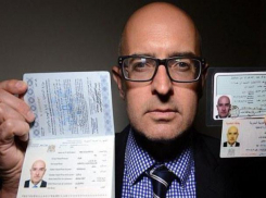 Умелец из Волжского сделал поддельную печать в паспорте иностранцу