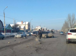 В Волжском в ДТП с участием пяти иномарок пострадал водитель «Рено»