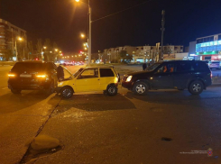 В массовом ДТП в Волжском пострадала пассажирка «Оки»