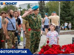 В Волжском отметили 95-ю годовщину ВДВ митингом у памятника воинам-интернационалистам