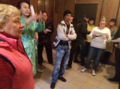 В скандальном общежитии спешно потравили тараканов перед проверкой мэрии в Волжском