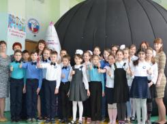 «Инклюзивная астрономия»: особенные дети из Волжского изучили основы науки о космосе